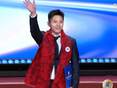 傳承浙商精神·第七屆世界浙商大會授予潔麗雅總裁石晶浙商新星榮譽稱號